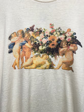 Load image into Gallery viewer, Vintage Art Tee Amours et Guirlande de Fluers By Carlo Maratta Graphique de France T-Shirt: Large
