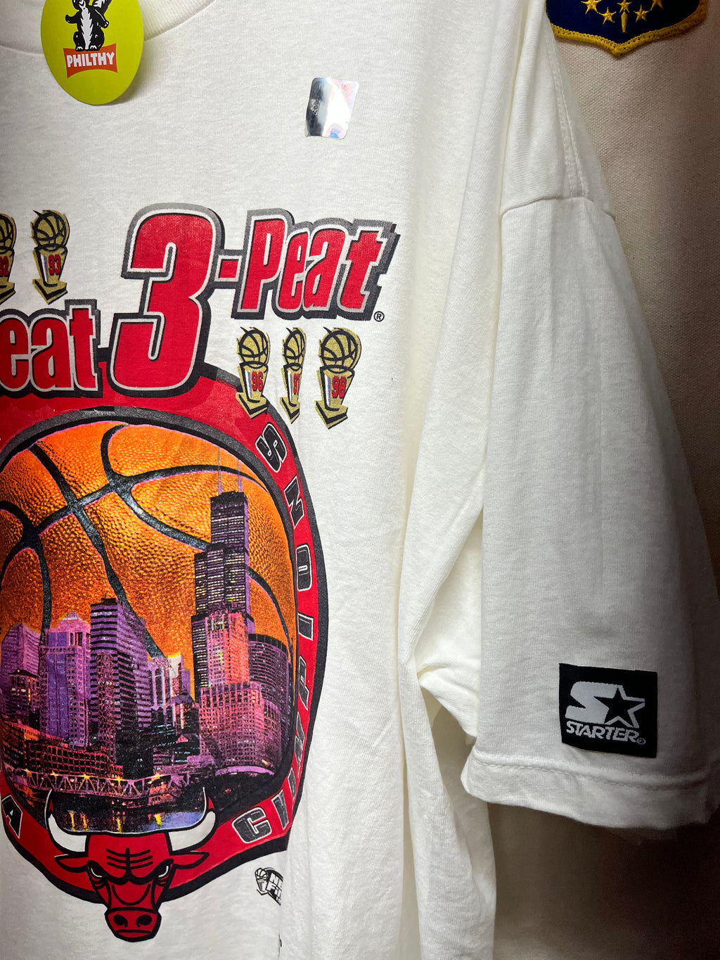 Vtg Chicago Bulls 3-Peat Repeat 1998 NBA Finals Champions White Starter T-Shirt XXL