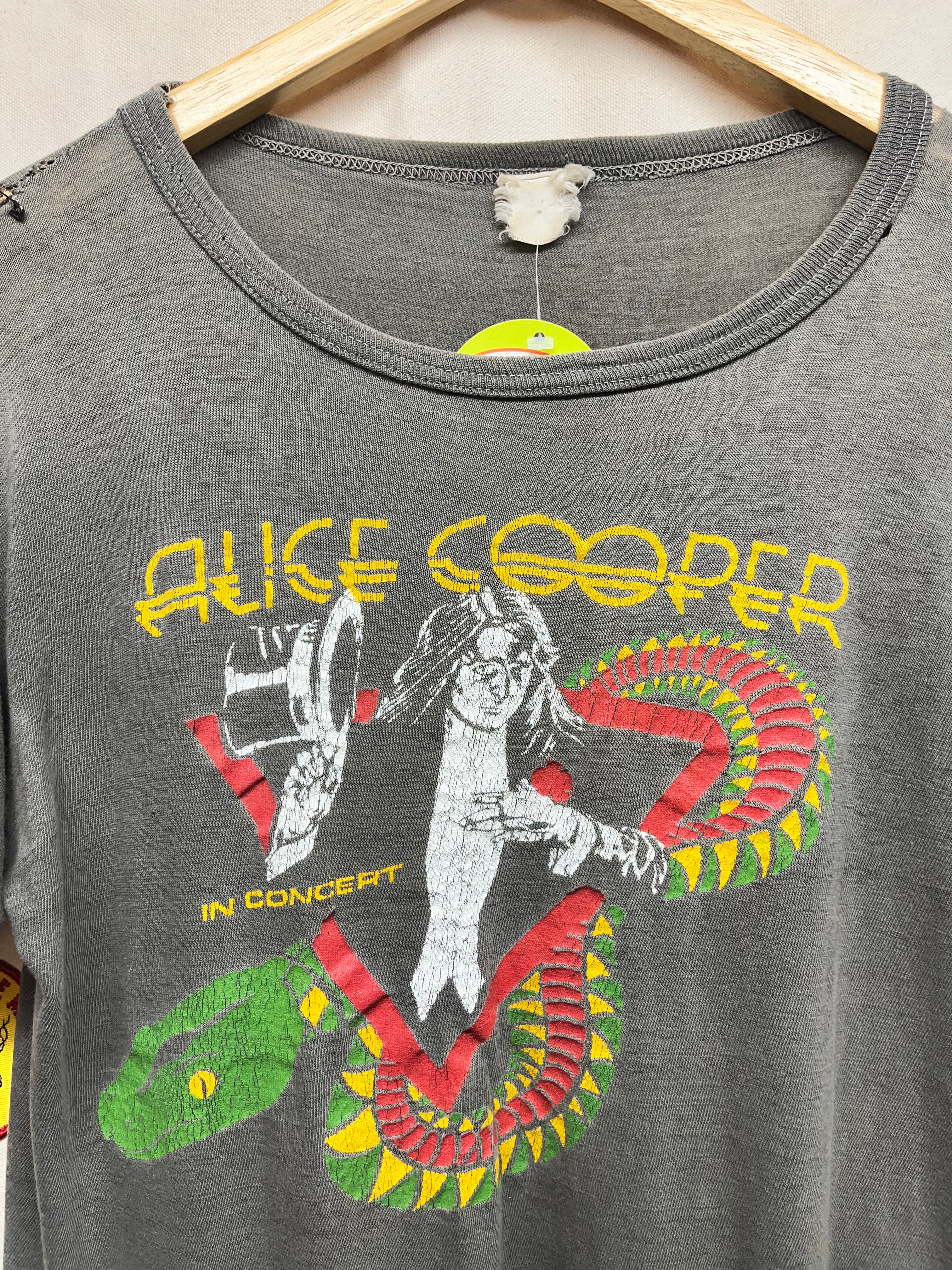 Vtg Alice Cooper In Concert 70’s Faded Concert Tour T-Shirt: Small