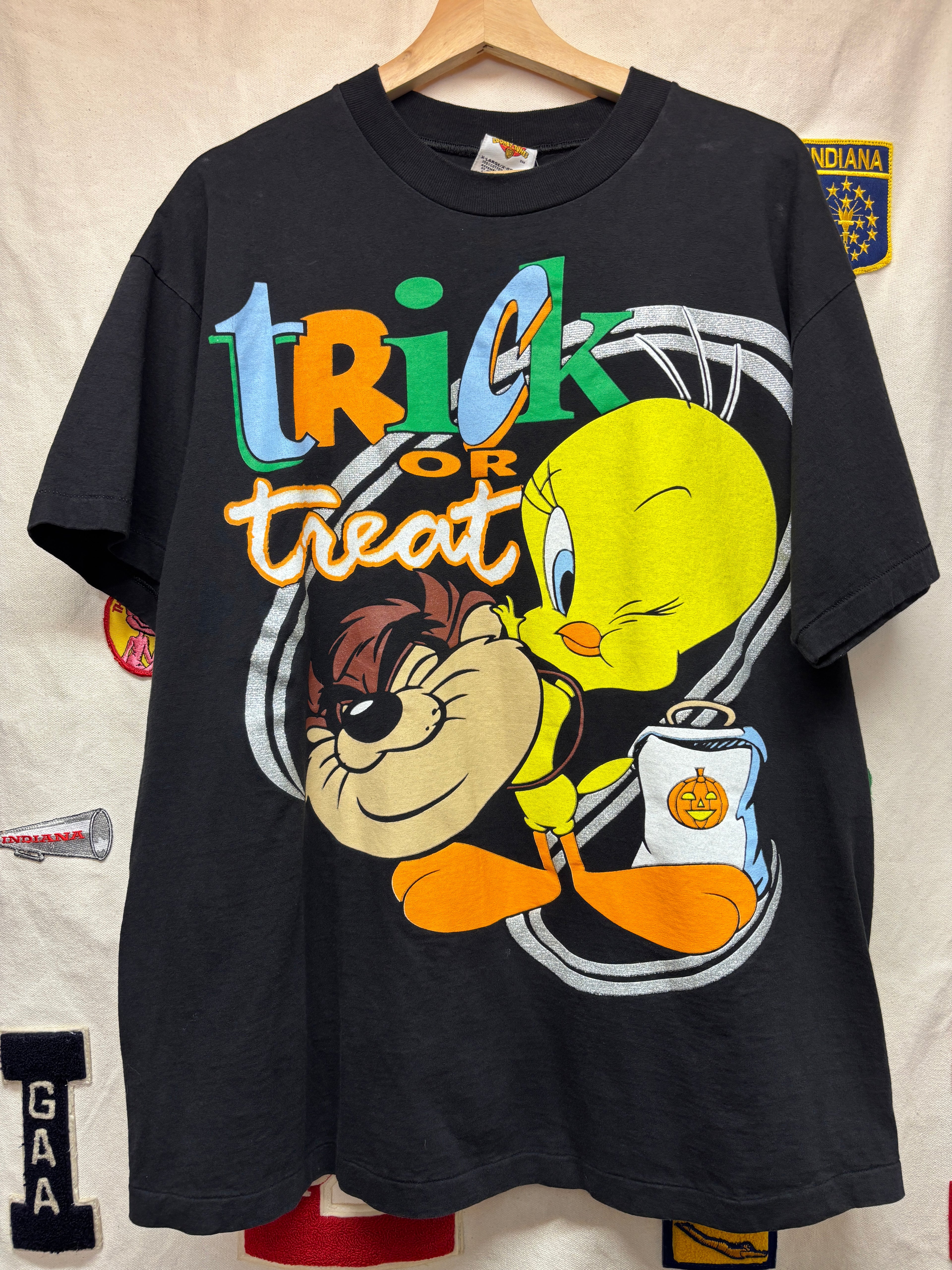 Vintage Looney Tunes Taz Tweety Trick Or Treat Halloween Black T-Shirt: XL