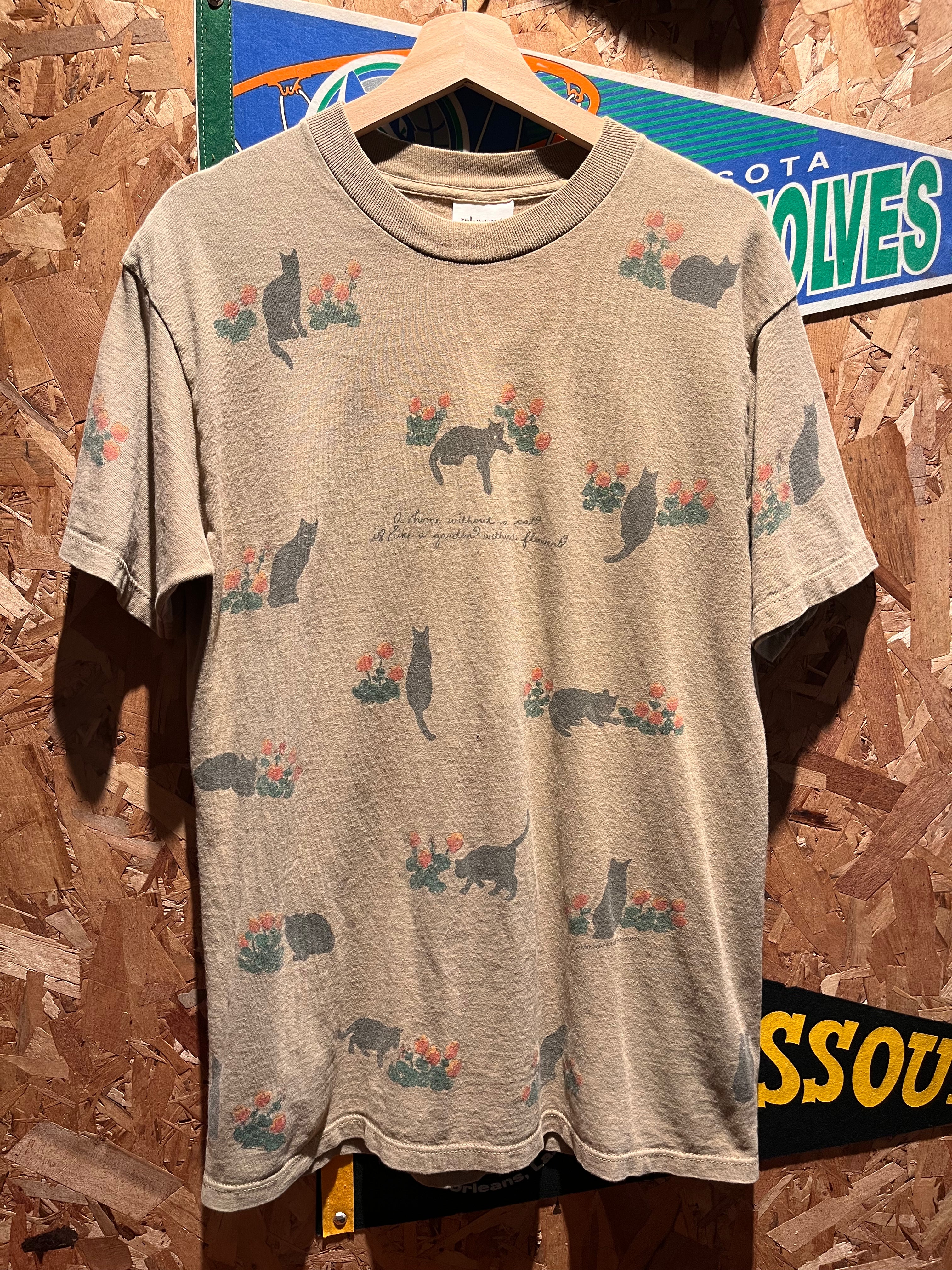 Vintage Cat Home All Over Print Rel E Vant Tan T-Shirt: Medium