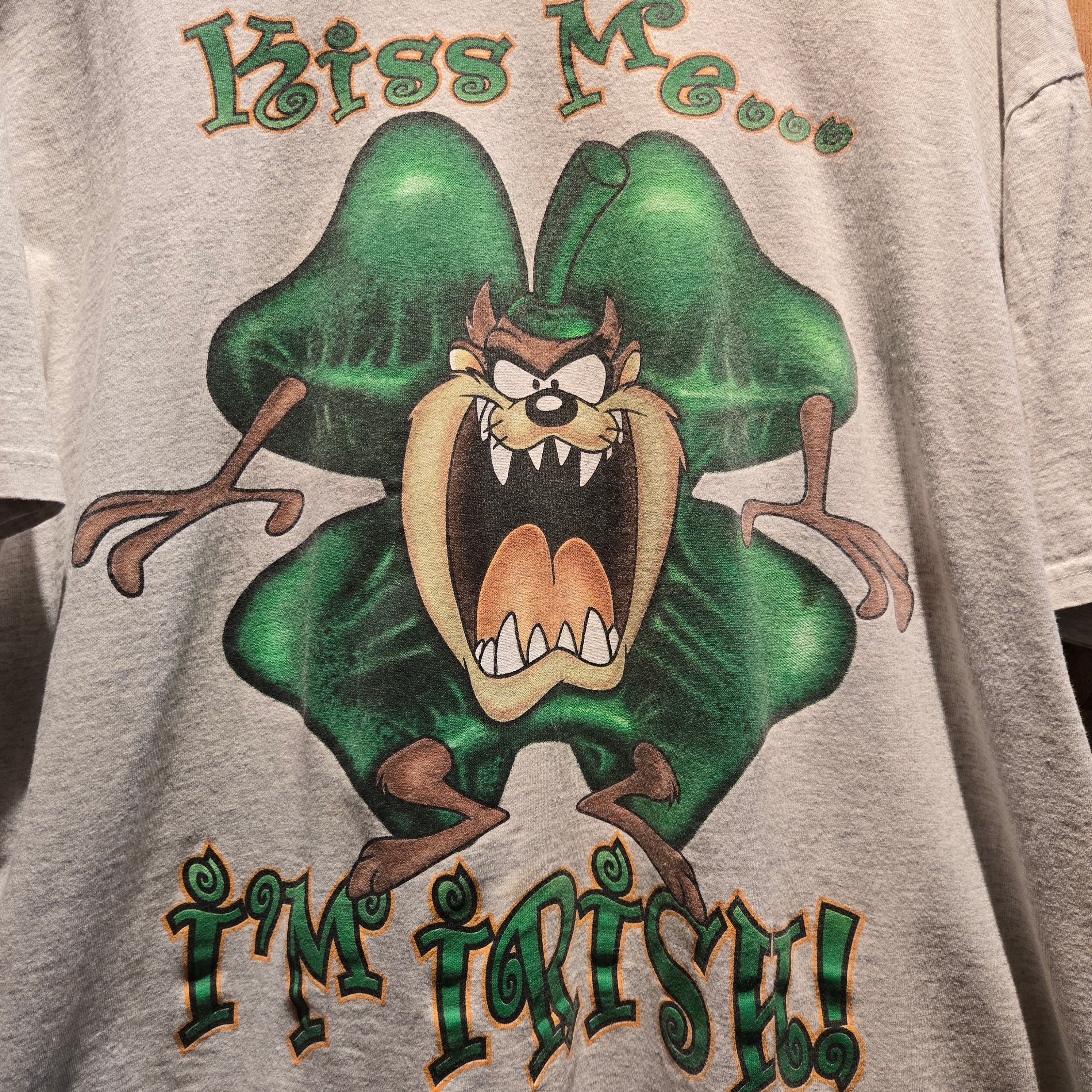 VTG Taz "Kiss Me Im Irish" Grey T-shirt Looney Tunes: Large