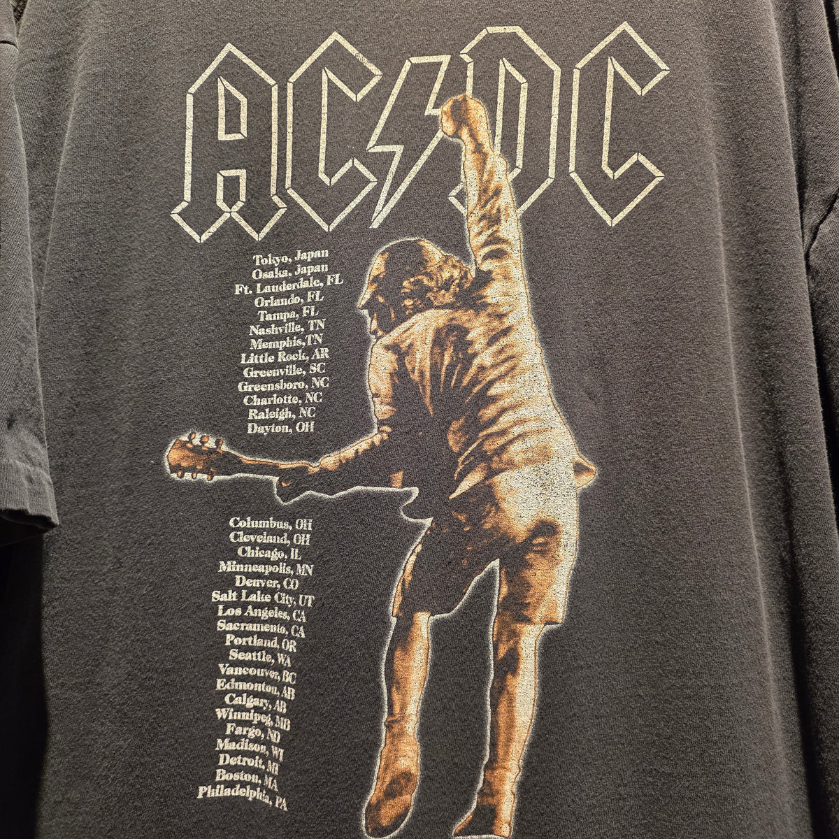 VTG 2000 ACDC Stiff Upper Lip Black Tour T-Shirt: XL