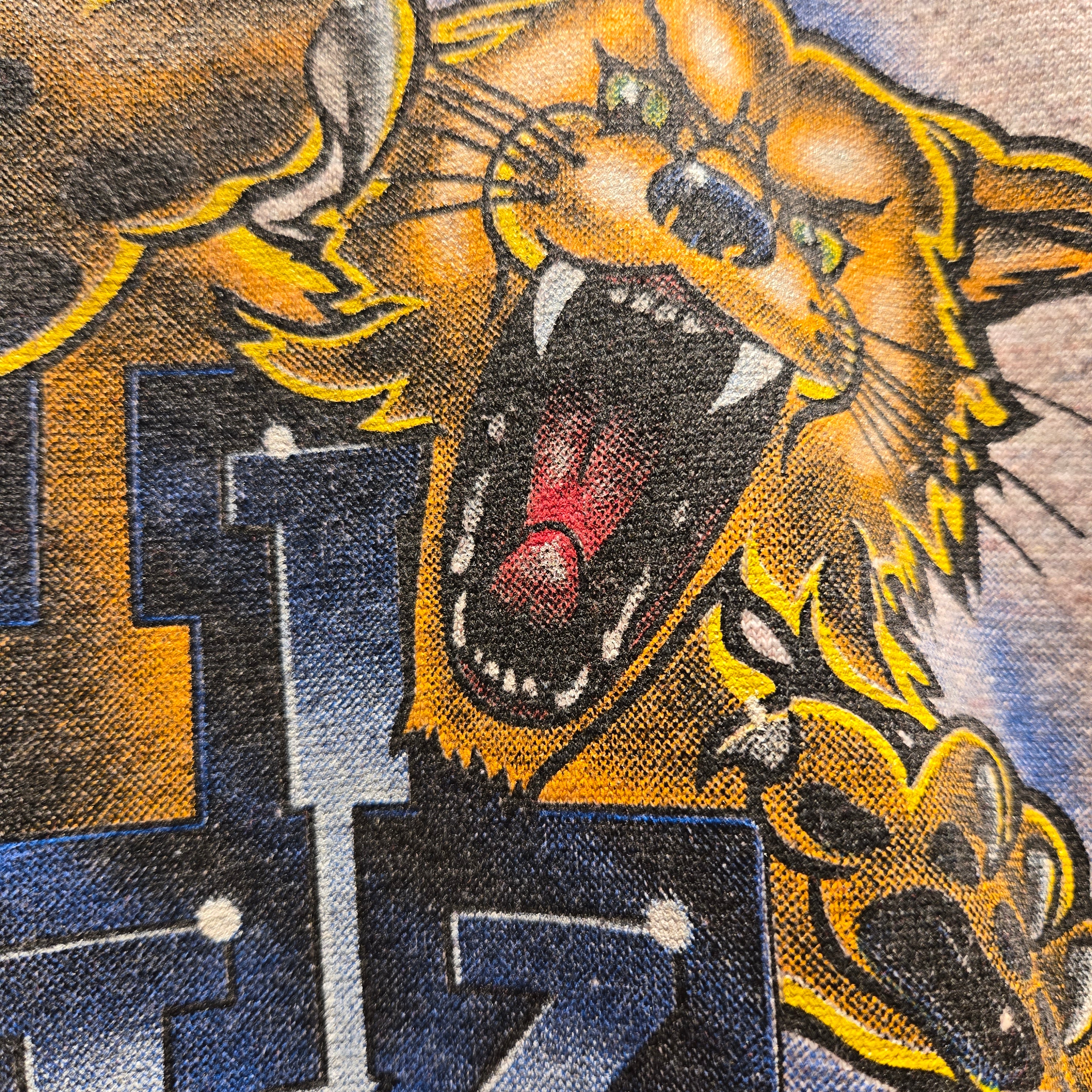 VTG University Of Kentucky Wildcats Crazy Color Sweatshirt Banned Logo: Large