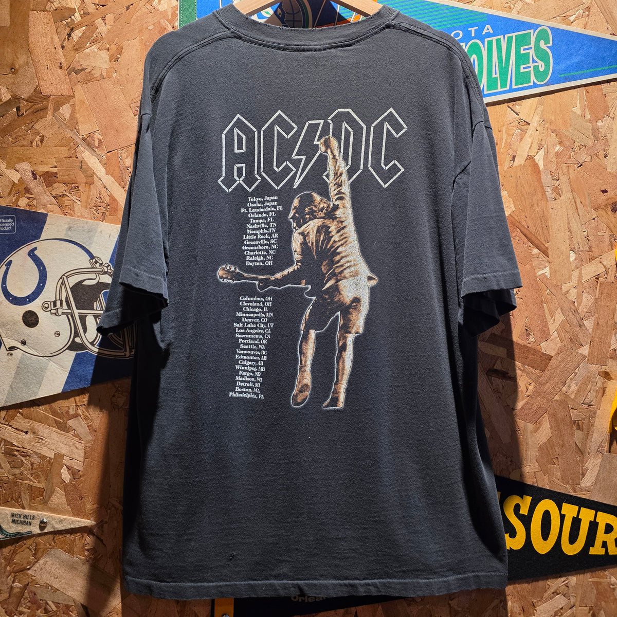 VTG 2000 ACDC Stiff Upper Lip Black Tour T-Shirt: XL