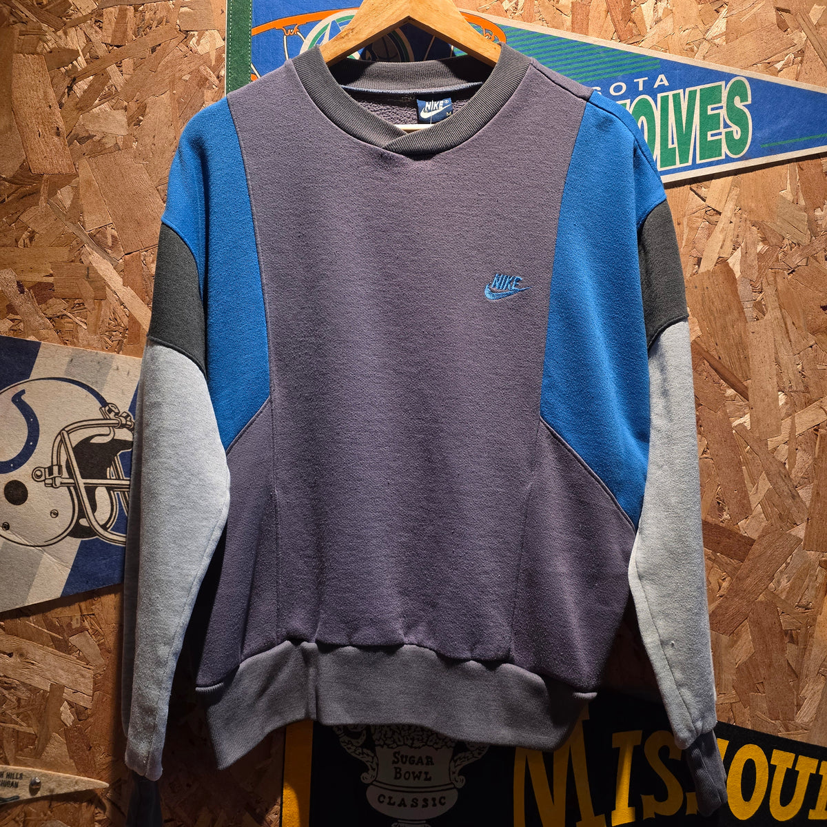 VTG 80's Nike 4 Color Toned Sweatshirt Blue Tag: Medium