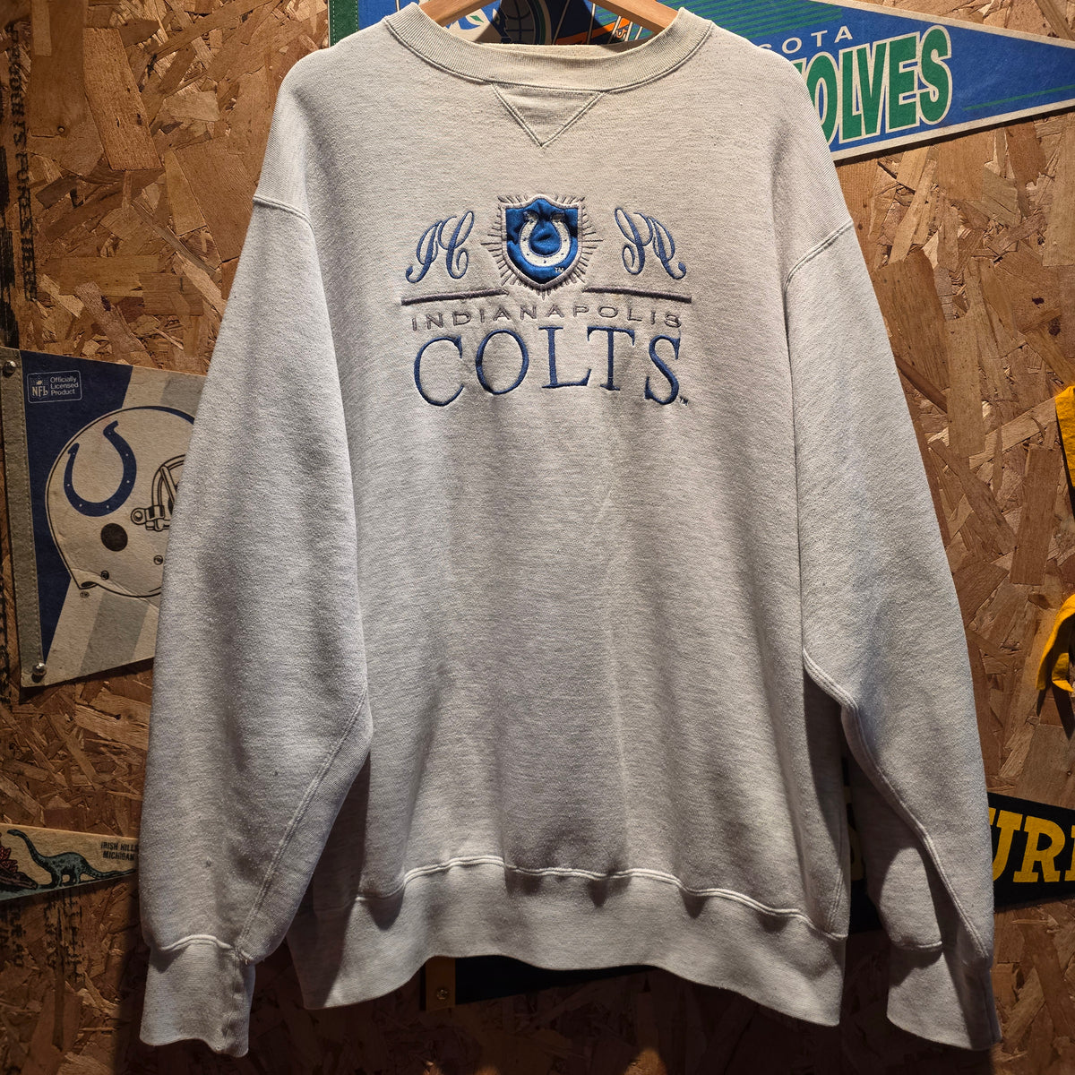 VTG Logo 7 Indianapolis Colts NFL Sweatshirt: XL