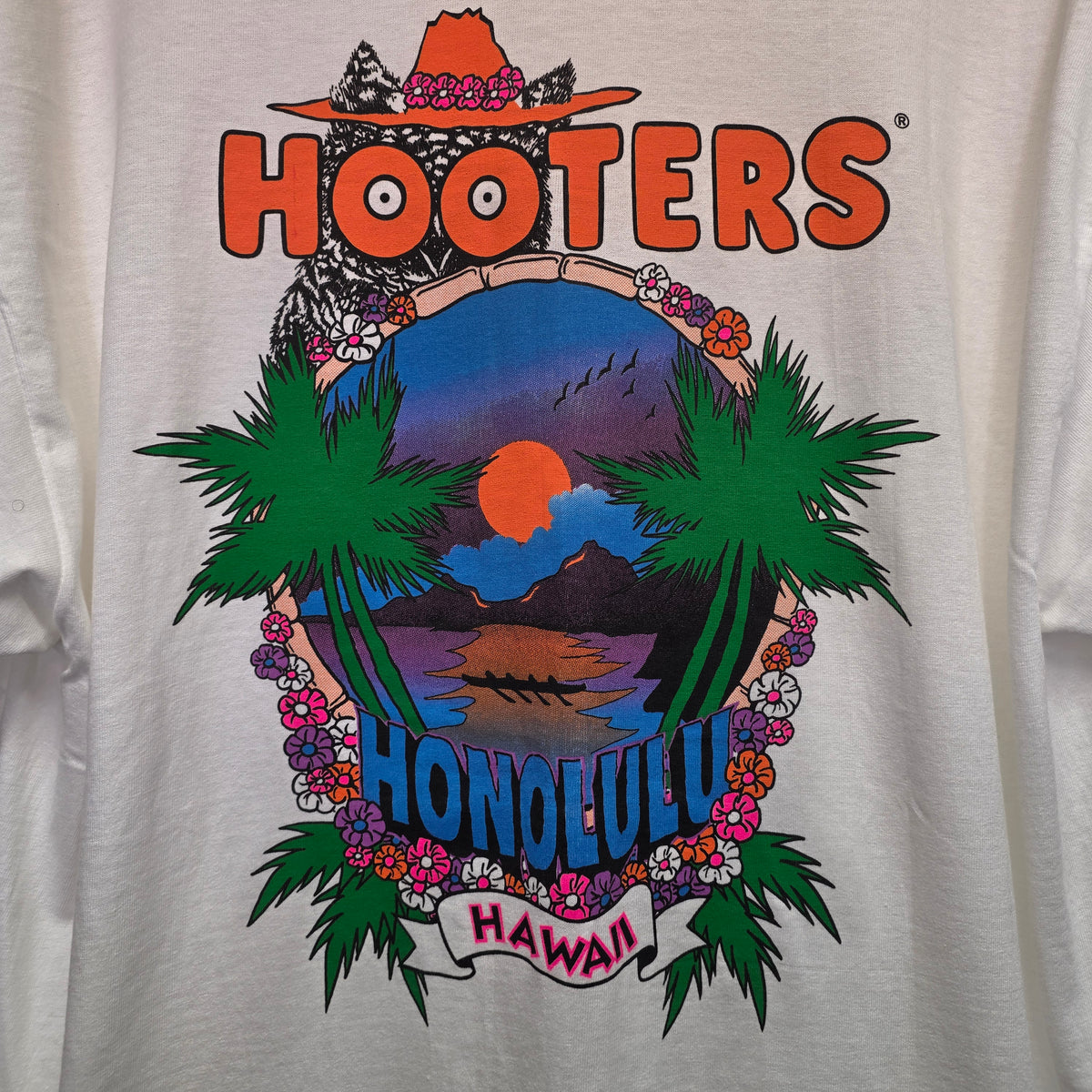 VTG Hooters Honolulu Hawaii White Double Sided T-Shirt: XL