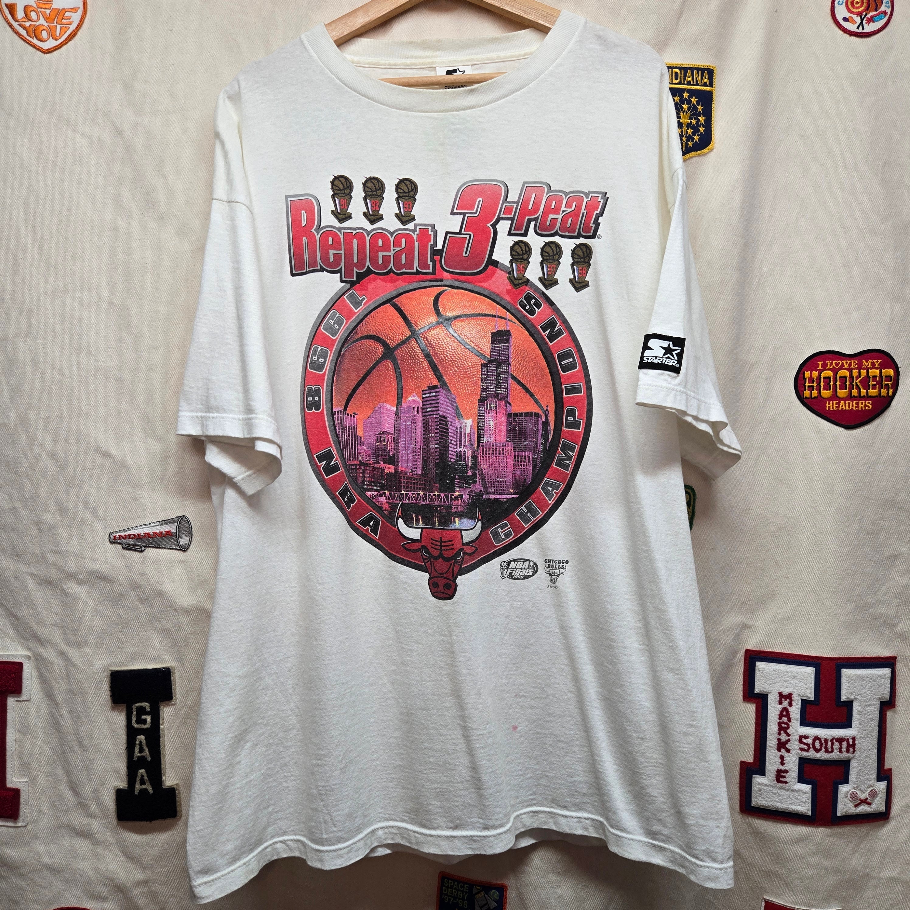 VTG Starter Chicago Bulls Repeat 3-Peat Graphic T-Shirt: XL