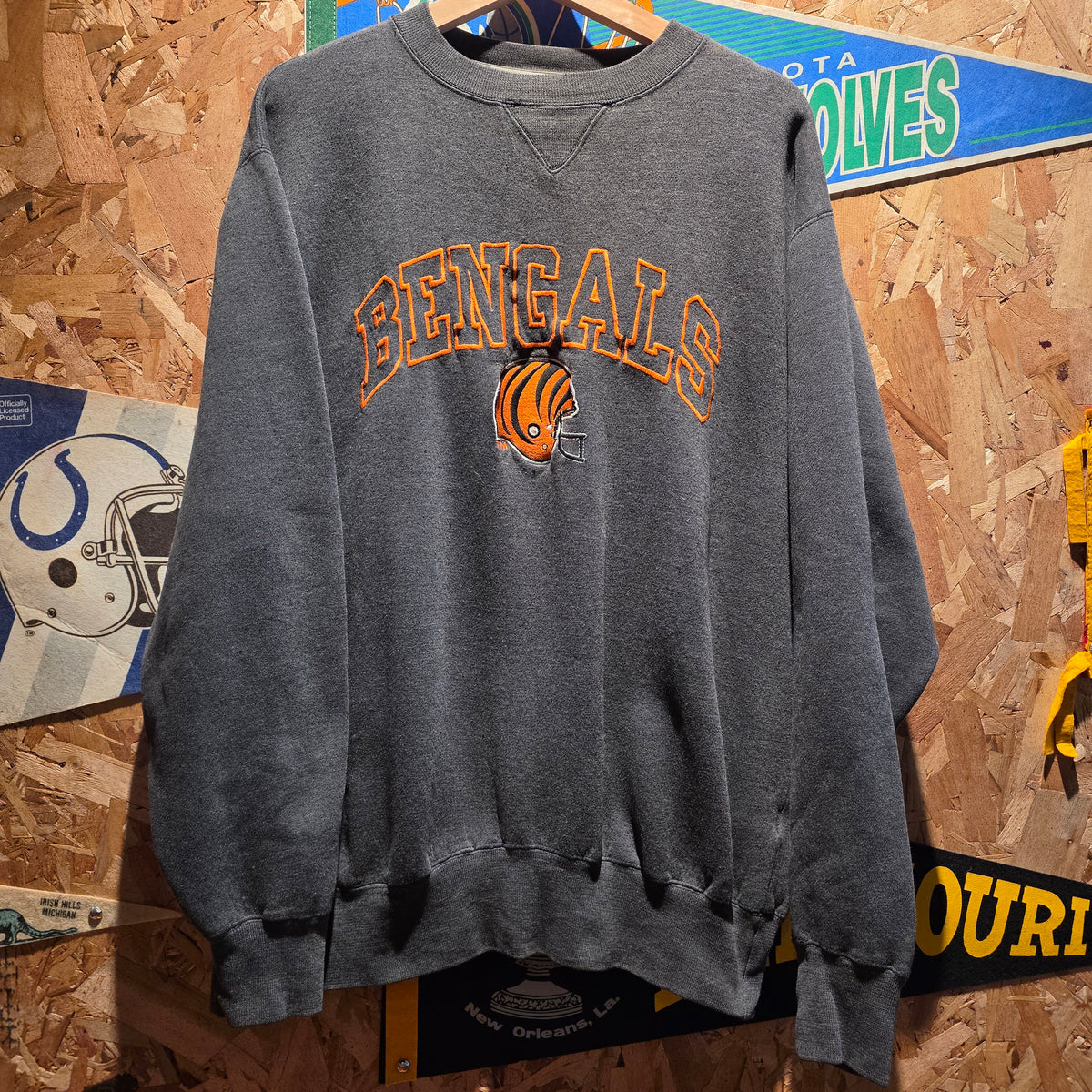 VTG Logo 7 Cincinnati Bengals Crewneck Sweatshirt: Large