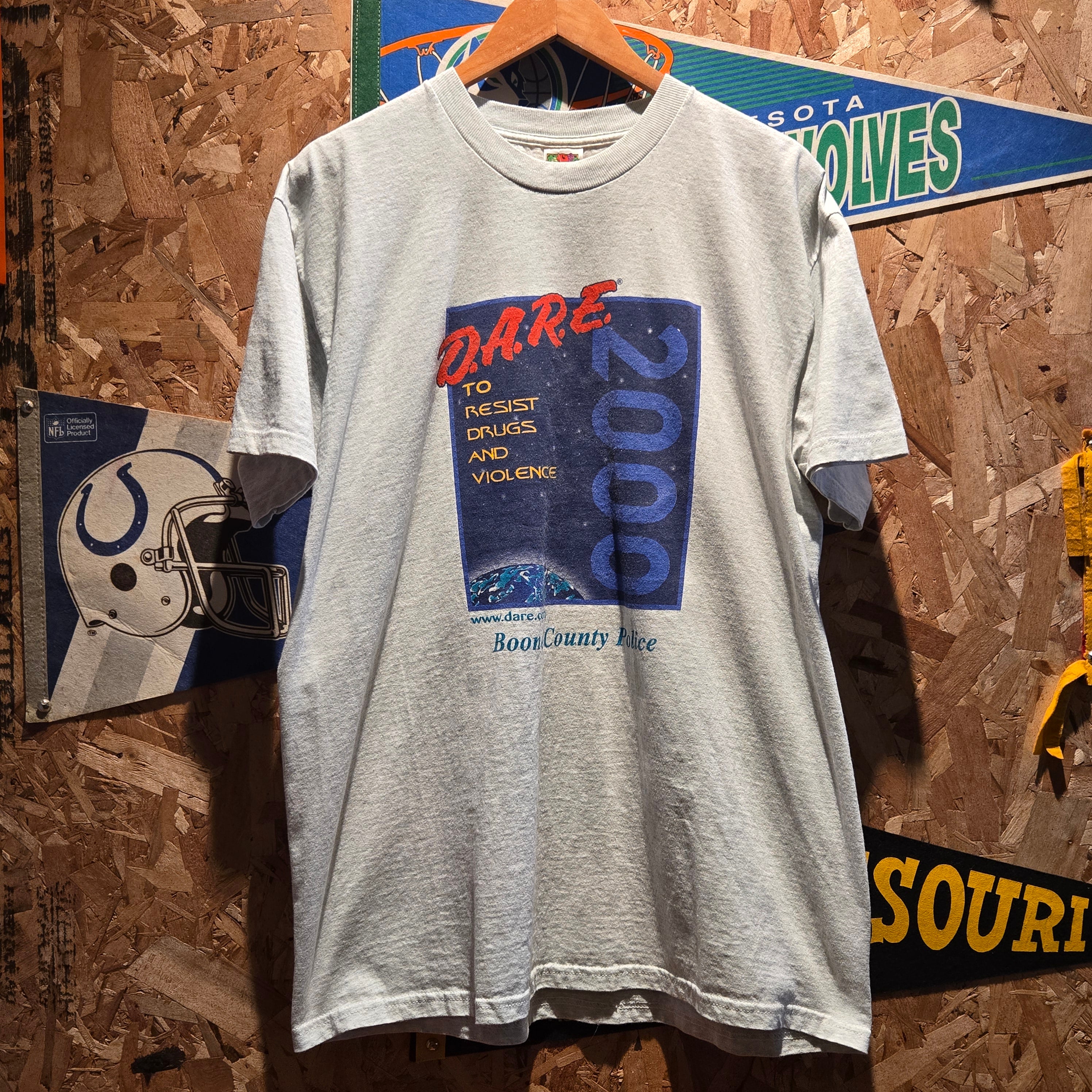 VTG 2000 D.A.R.E Resist Drugs  And Violence Graphic T-Shirt: XL