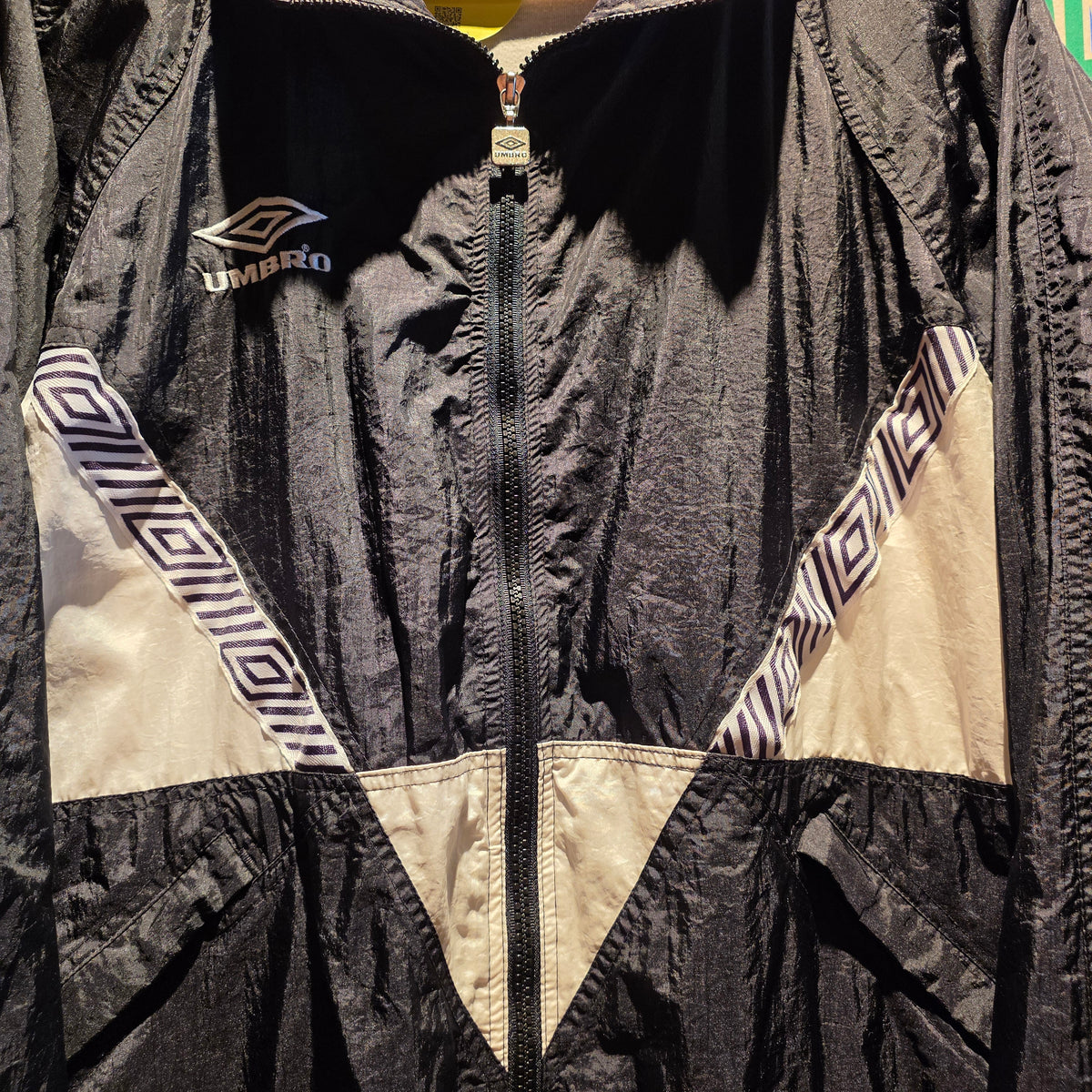 VTG Umbro Geometric Windbreaker Black & White Jacket: Large