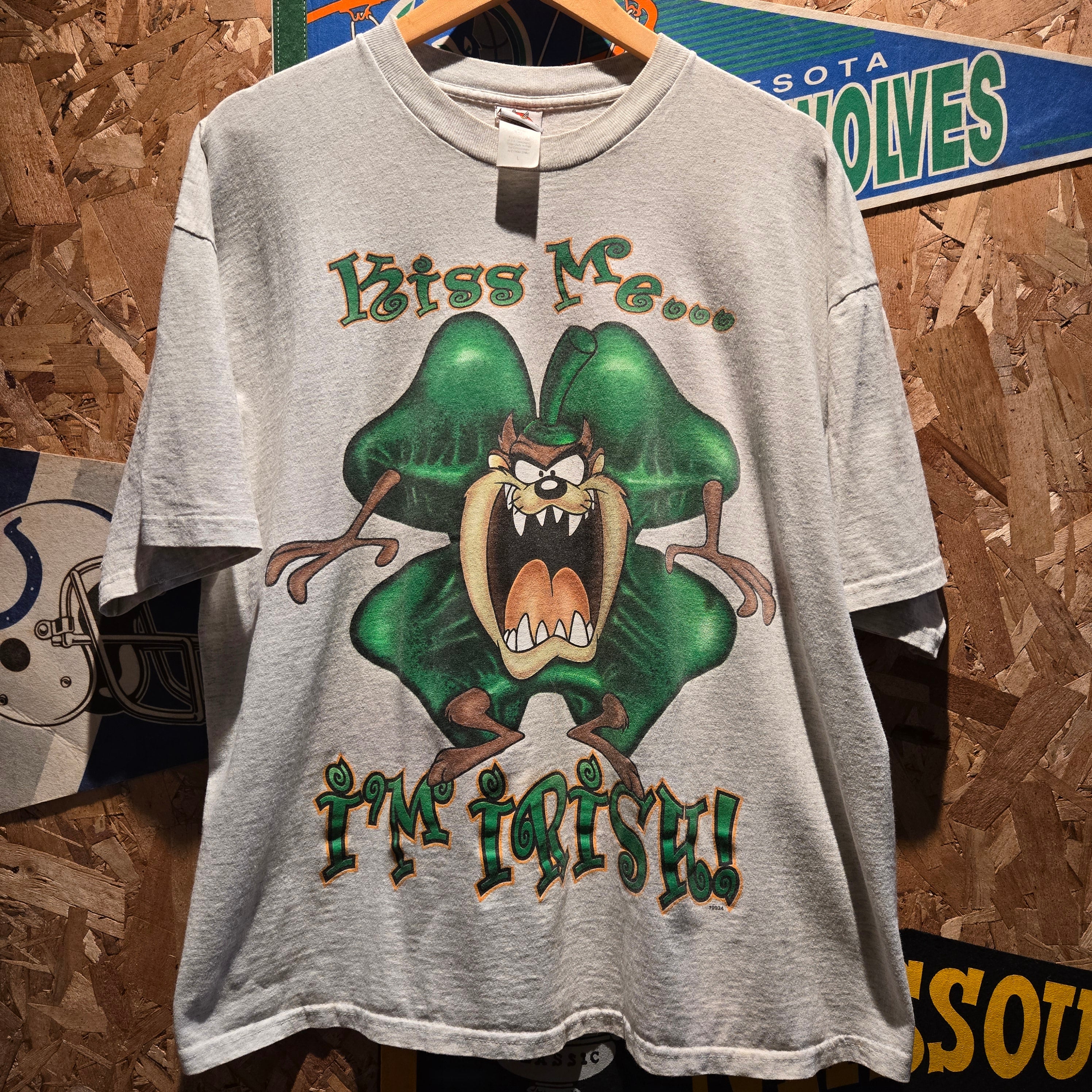 VTG Taz "Kiss Me Im Irish" Grey T-shirt Looney Tunes: Large