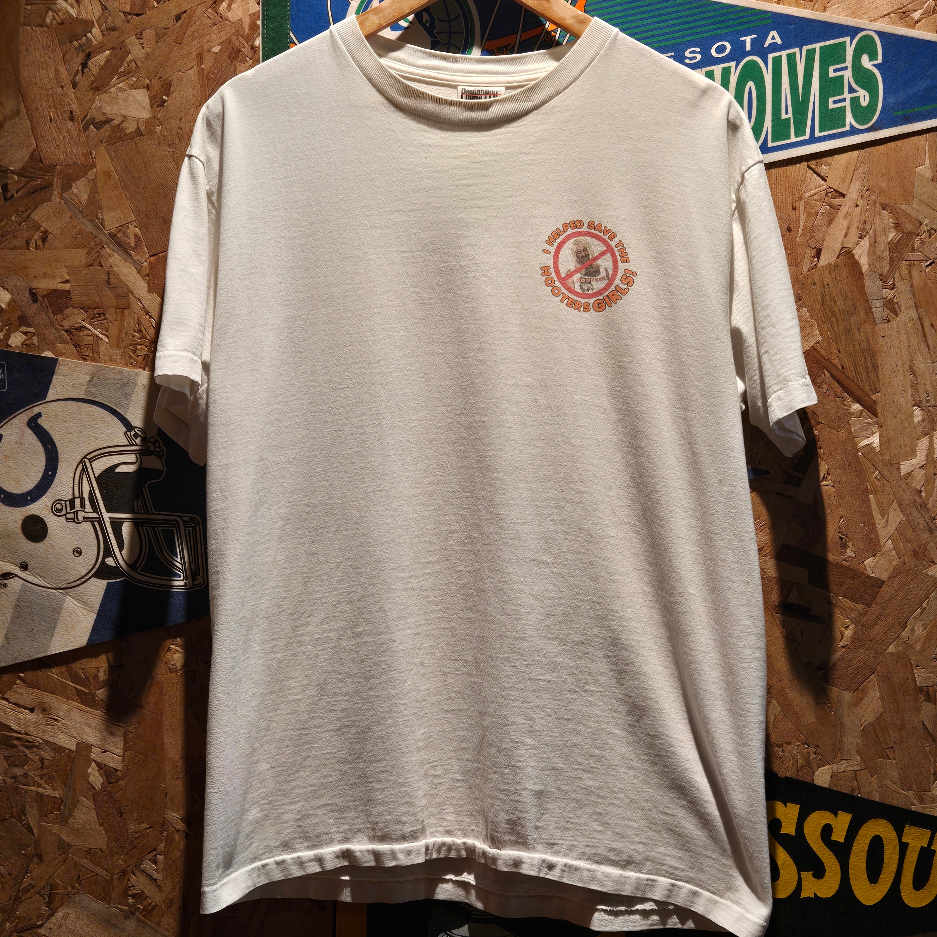 VTG Hooters She's Staying White T-Shirt Single Stitch: Medium