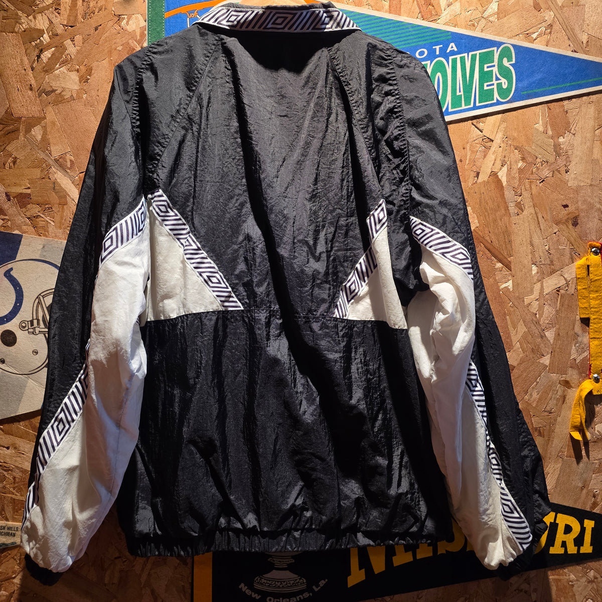 VTG Umbro Geometric Windbreaker Black & White Jacket: Large