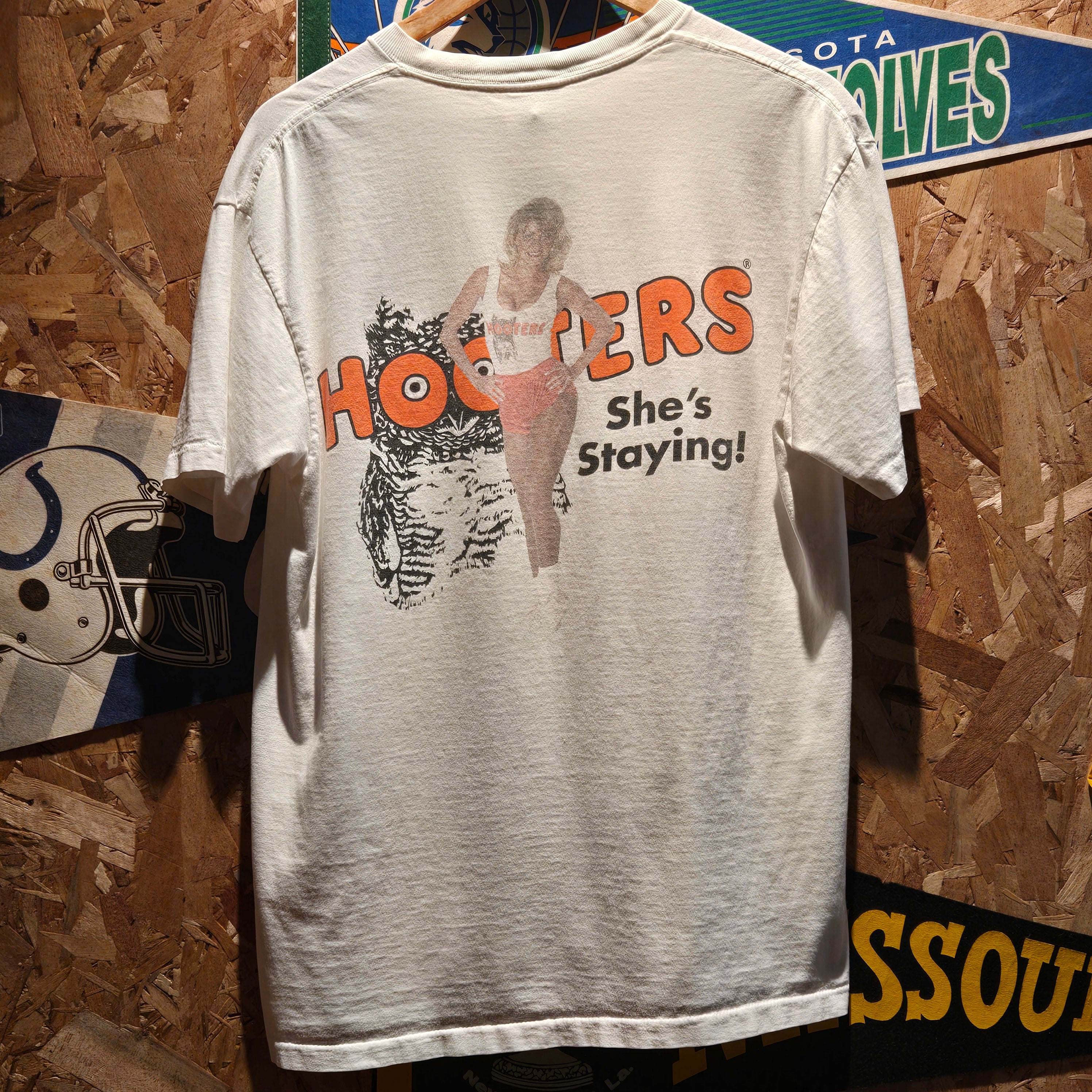 VTG Hooters She's Staying White T-Shirt Single Stitch: Medium