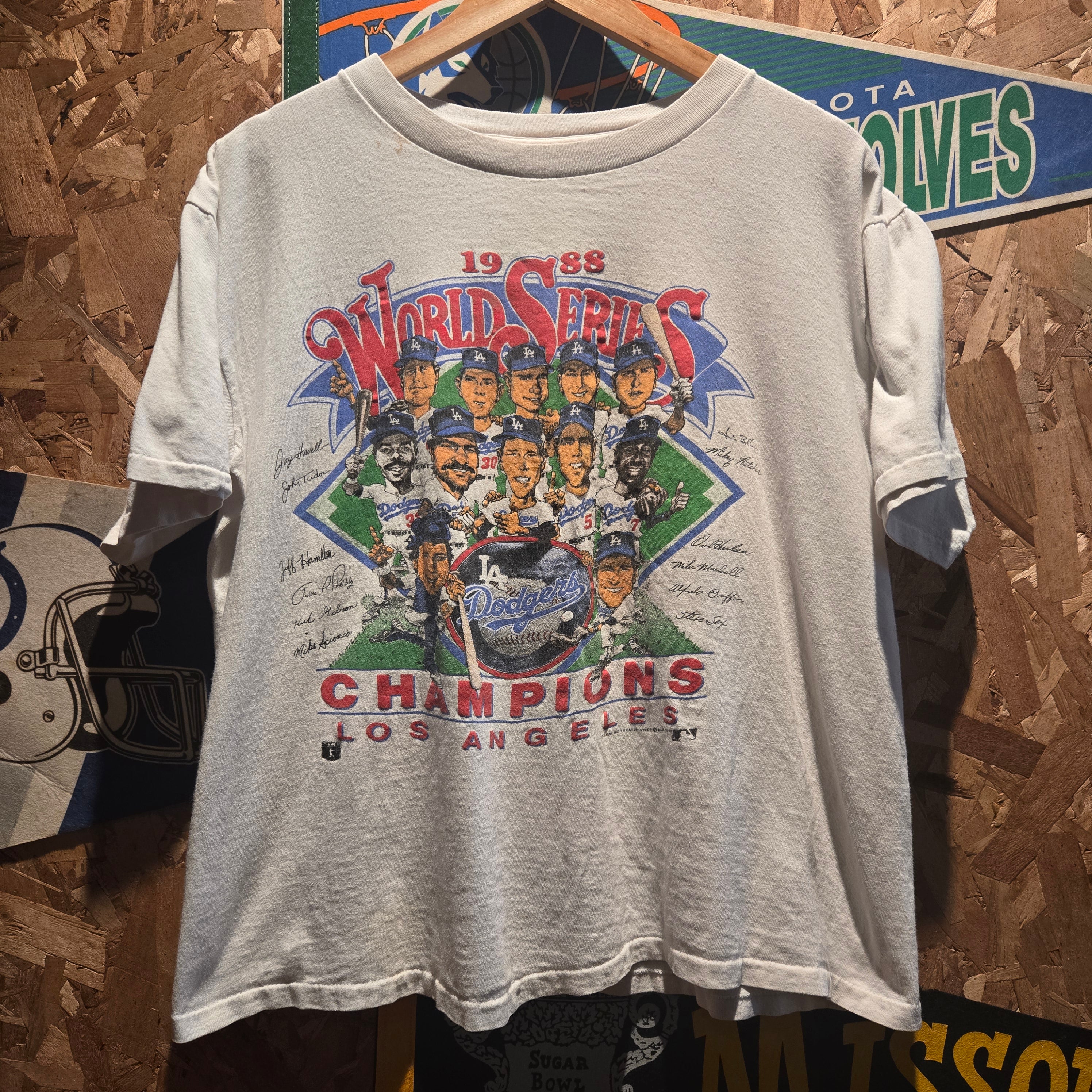 VTG 1988 Los Angeles World Series Champions Team Graphic Boxy T-Shirt: Large