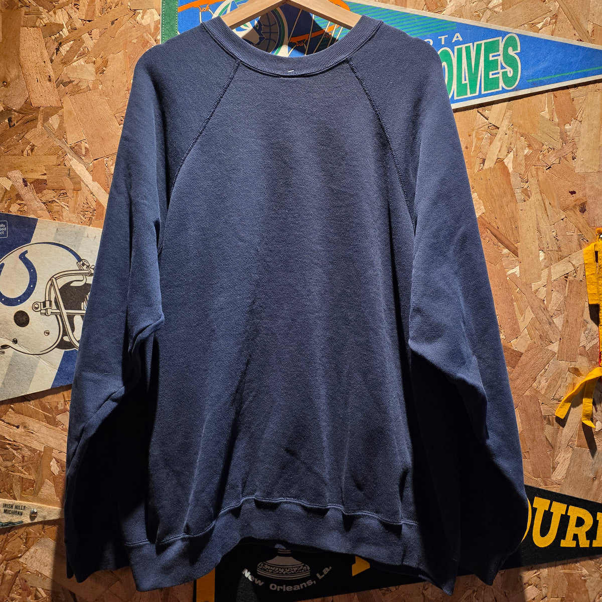 VTG Snoopy Peanuts Navy" World's Hottest Skier Sweatshirt: XL