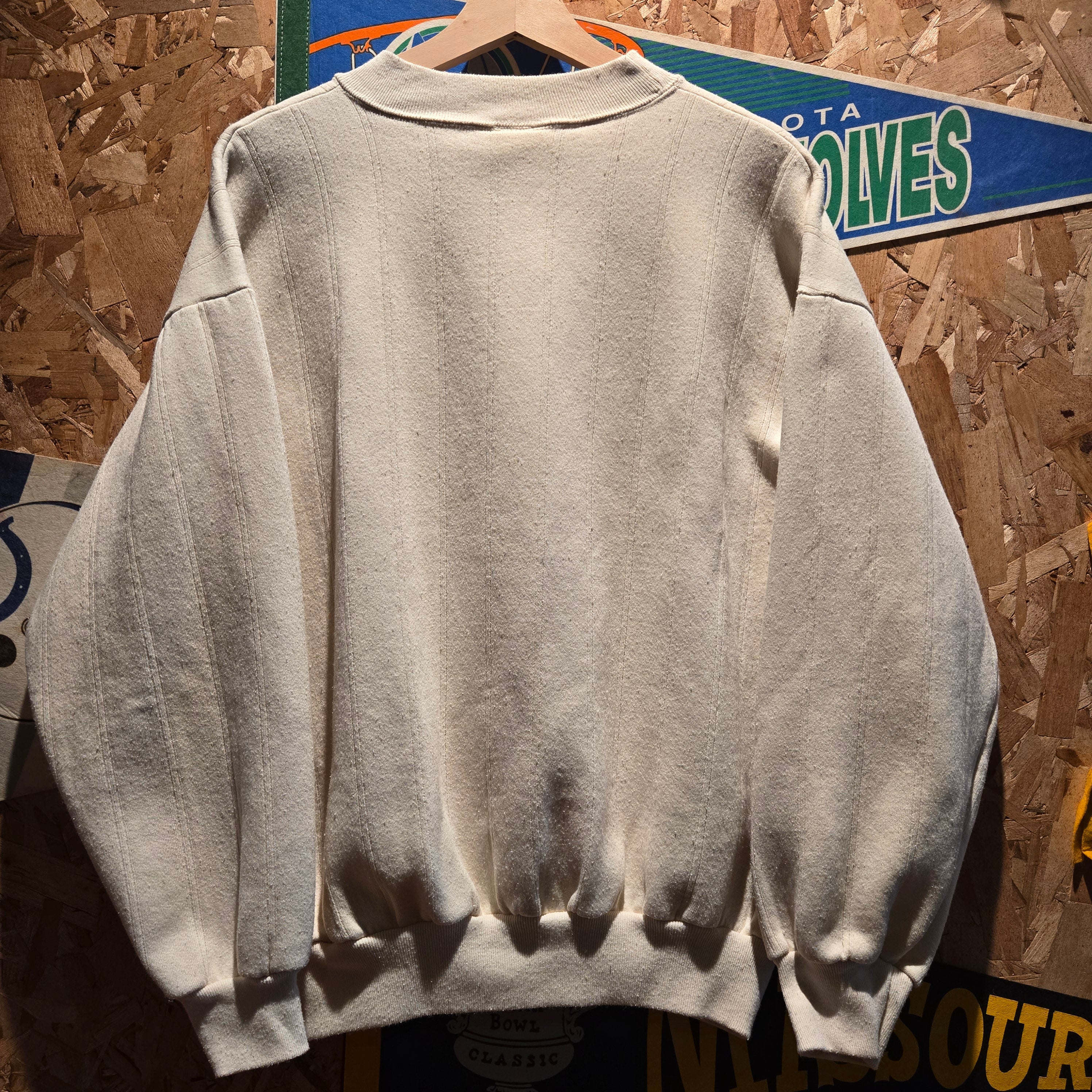 VTG Indiana Hoosiers University Benchmark Cream Sweatshirt: Large