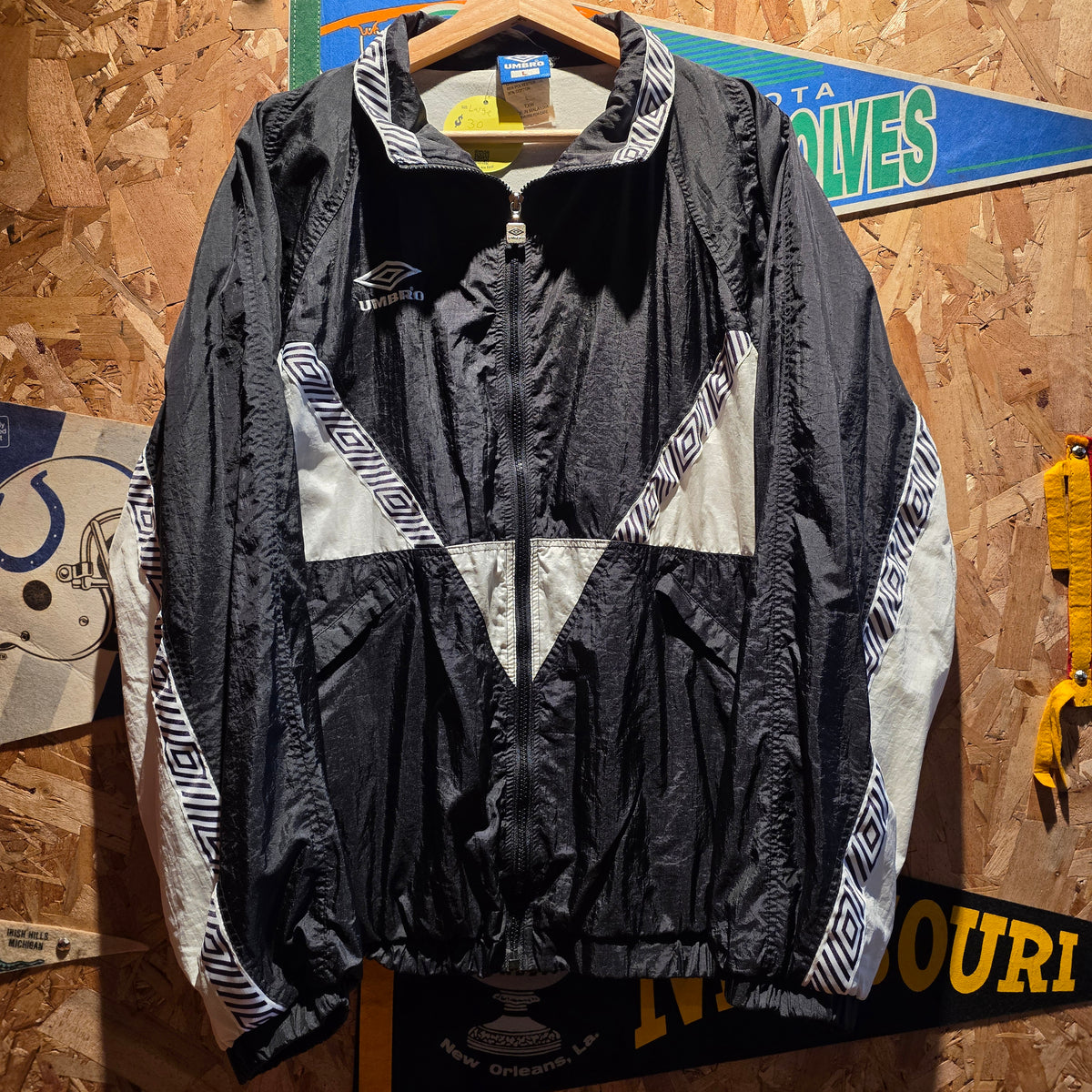 VTG Umbro Geometric Windbreaker Black & White Jacket: Large