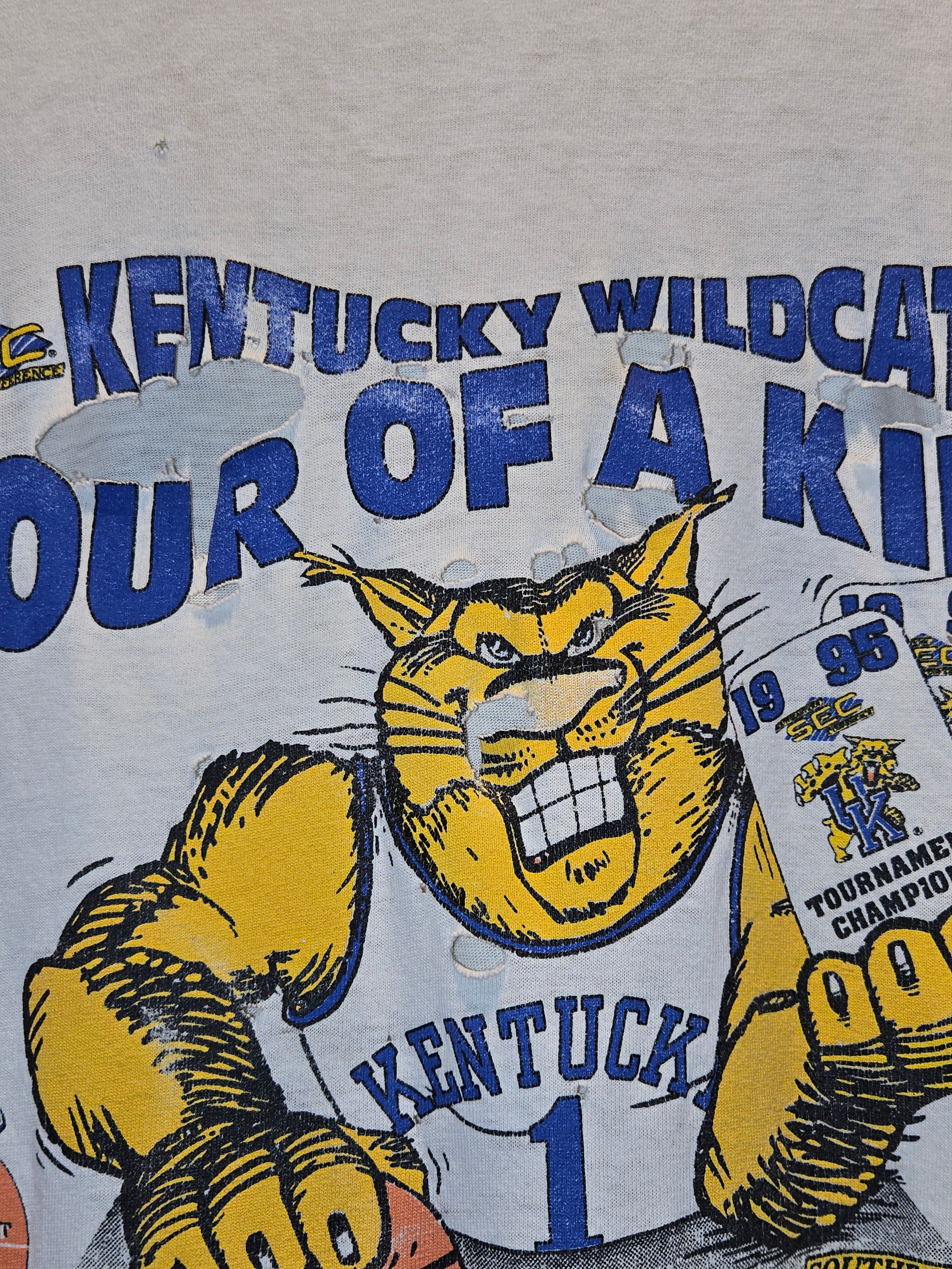 VTG 1995 Thrashed Kentucky Wildcats "Four of A Kind" Graphic T-Shirt :Large
