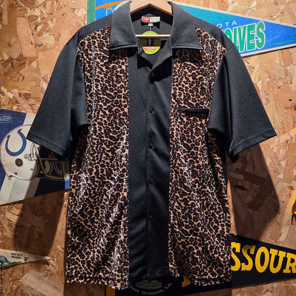 VTG Iz It U Shirt Mens Short Sleeve Button Front Rockabilly Lounge Leopard Bowling Button Up: M