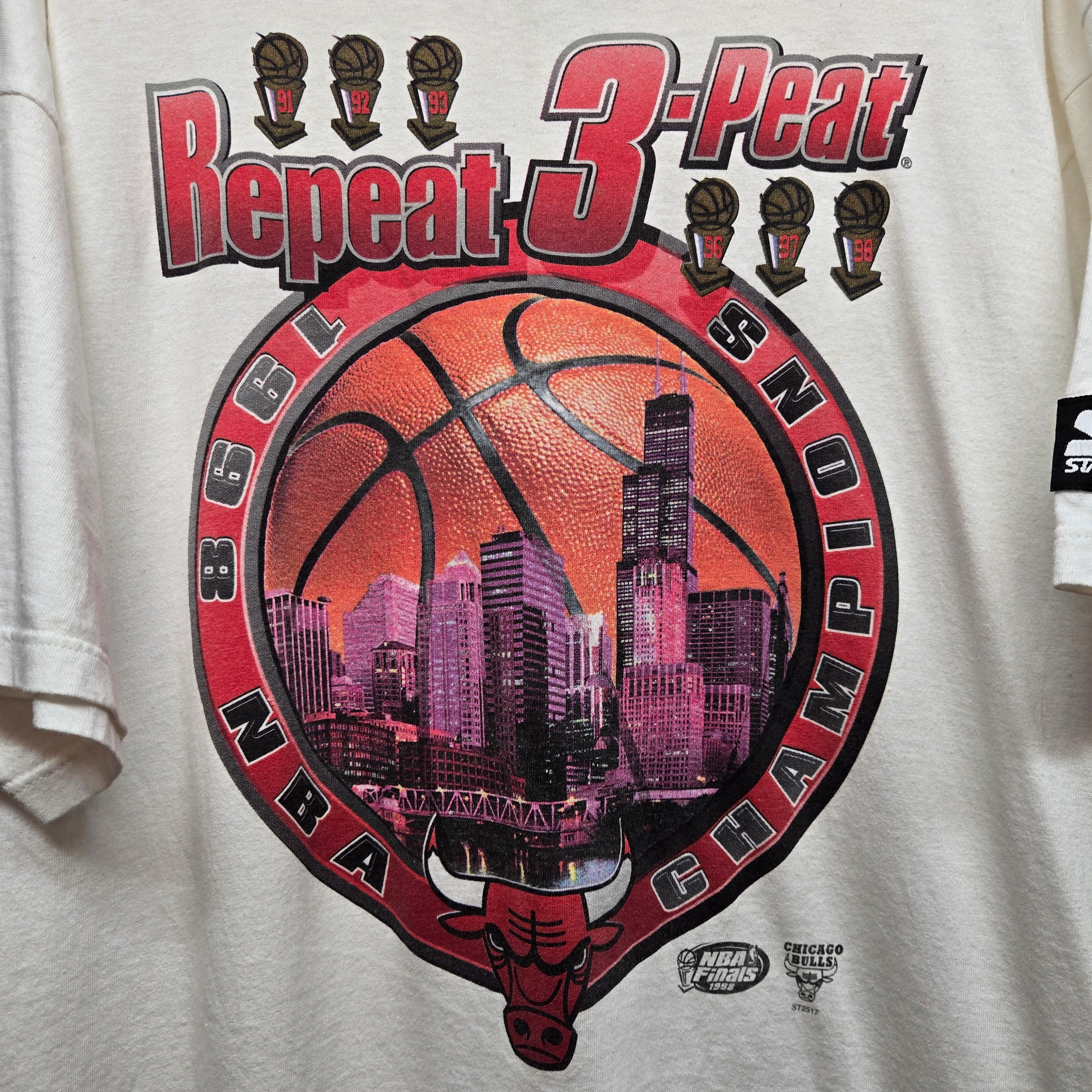 VTG Starter Chicago Bulls Repeat 3-Peat Graphic T-Shirt: XL