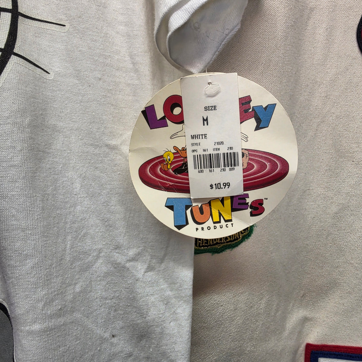 NWT VTG Looney Tunes Bugs Bunny White Graphic T-Shirt Deadstock: Medium