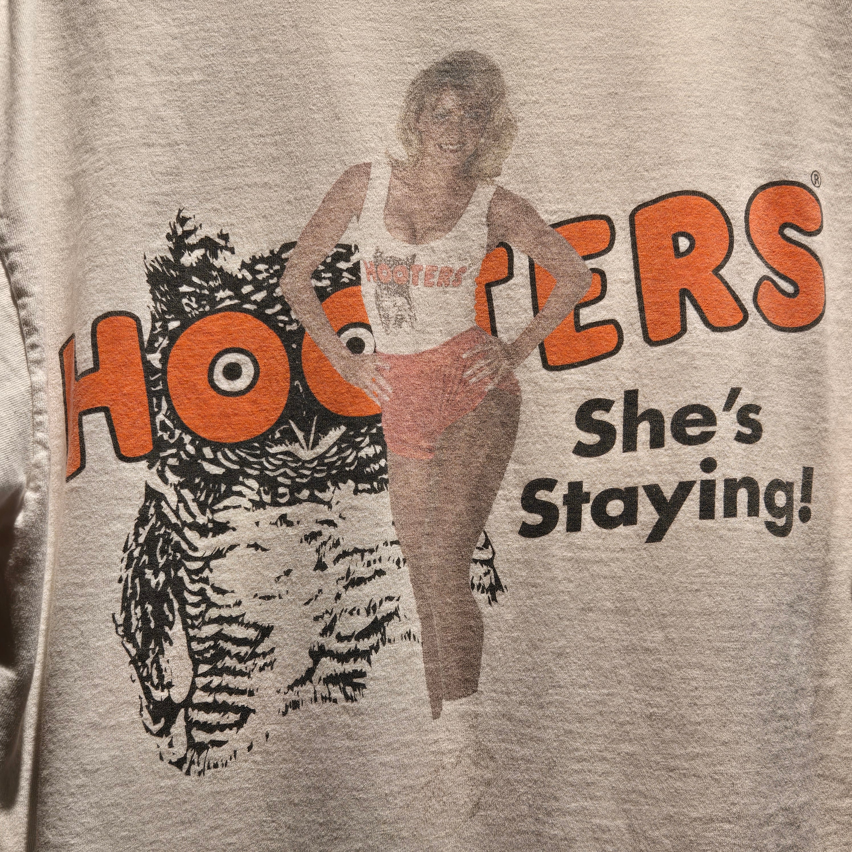 VTG Hooters She's Staying White T-Shirt Single Stitch: Medium