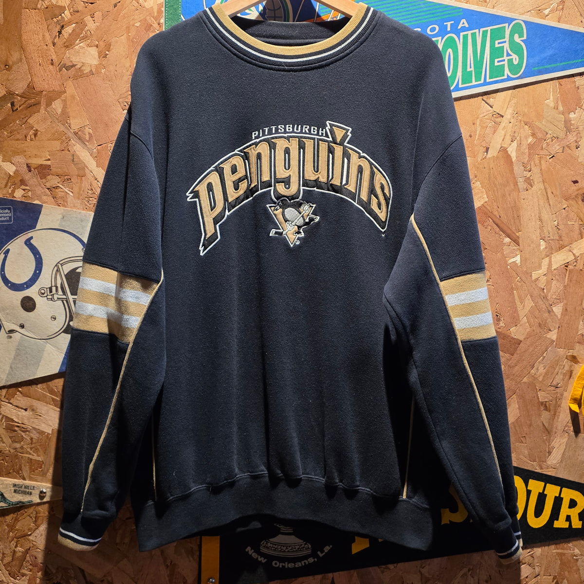 VTG Lee Sport Pittsburgh Penguins NHL Embroidered Black Sweatshirt: Large