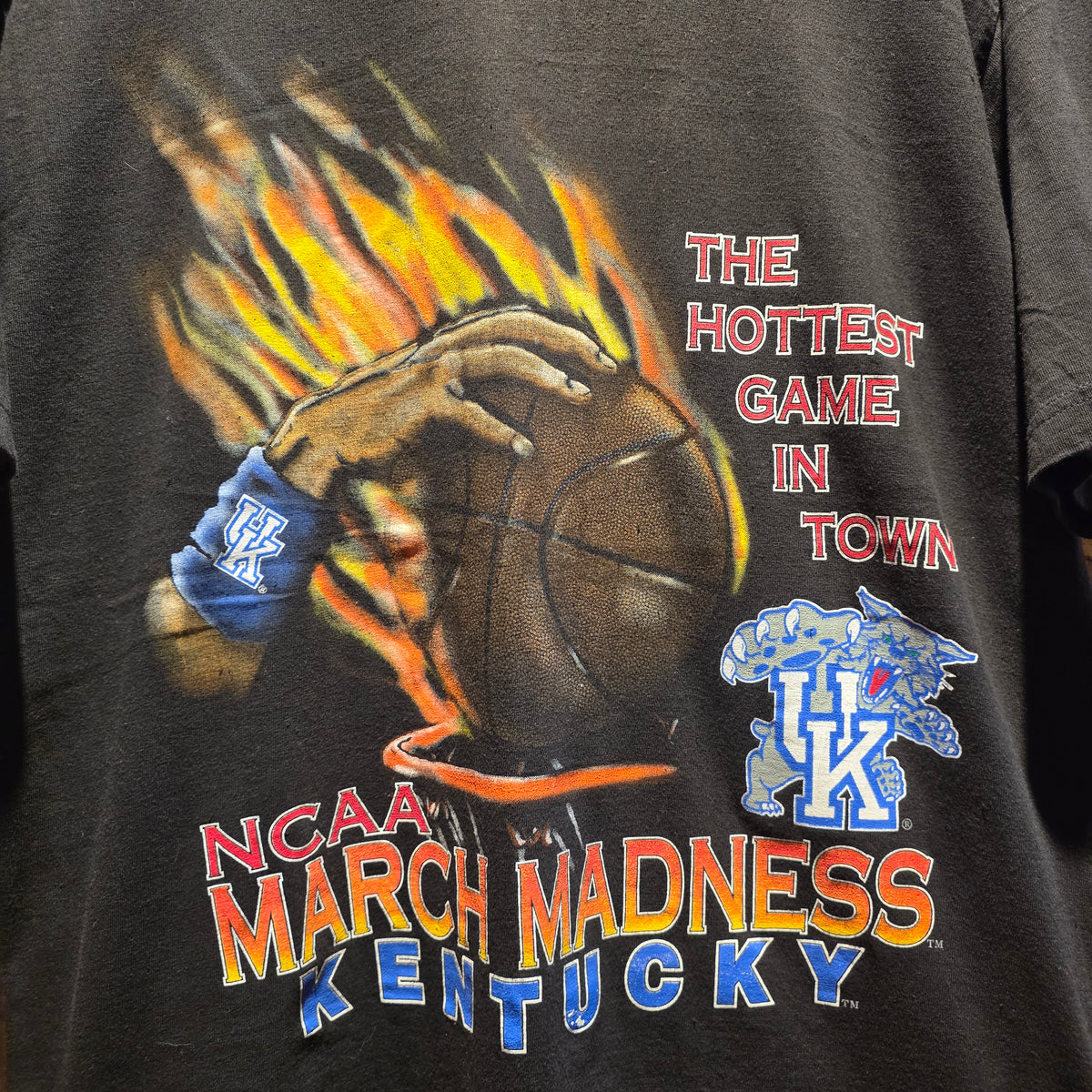 VTG Kentucky Wildcats March Madness Slam Dunk Black T-Shirt: Large