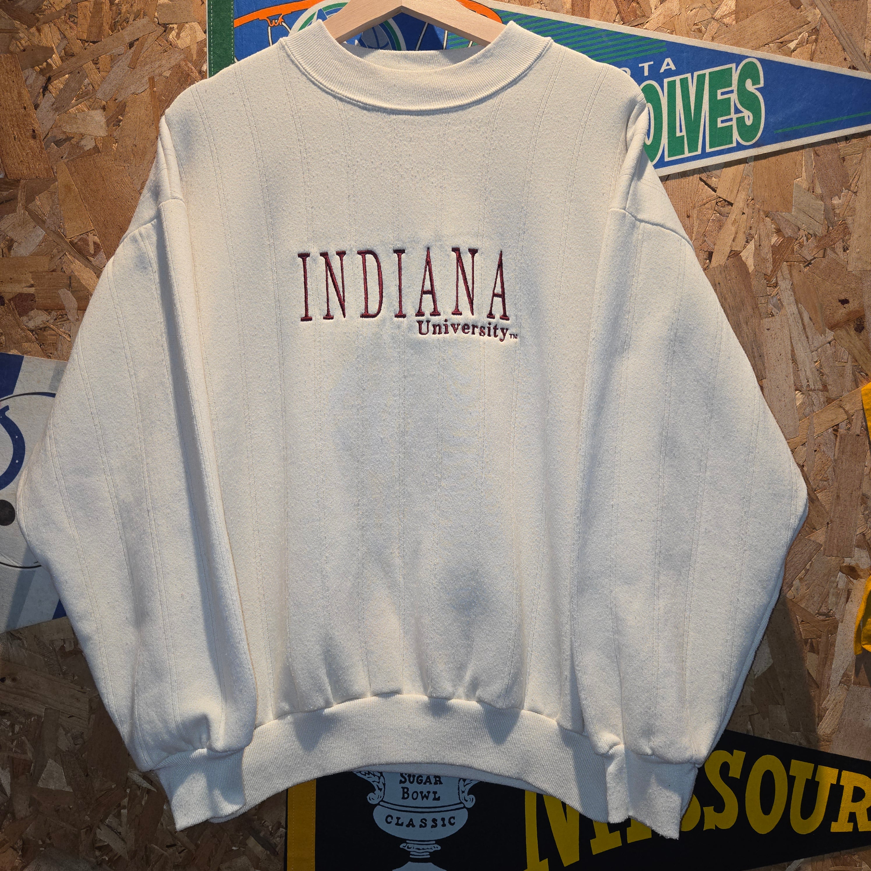 VTG Indiana Hoosiers University Benchmark Cream Sweatshirt: Large