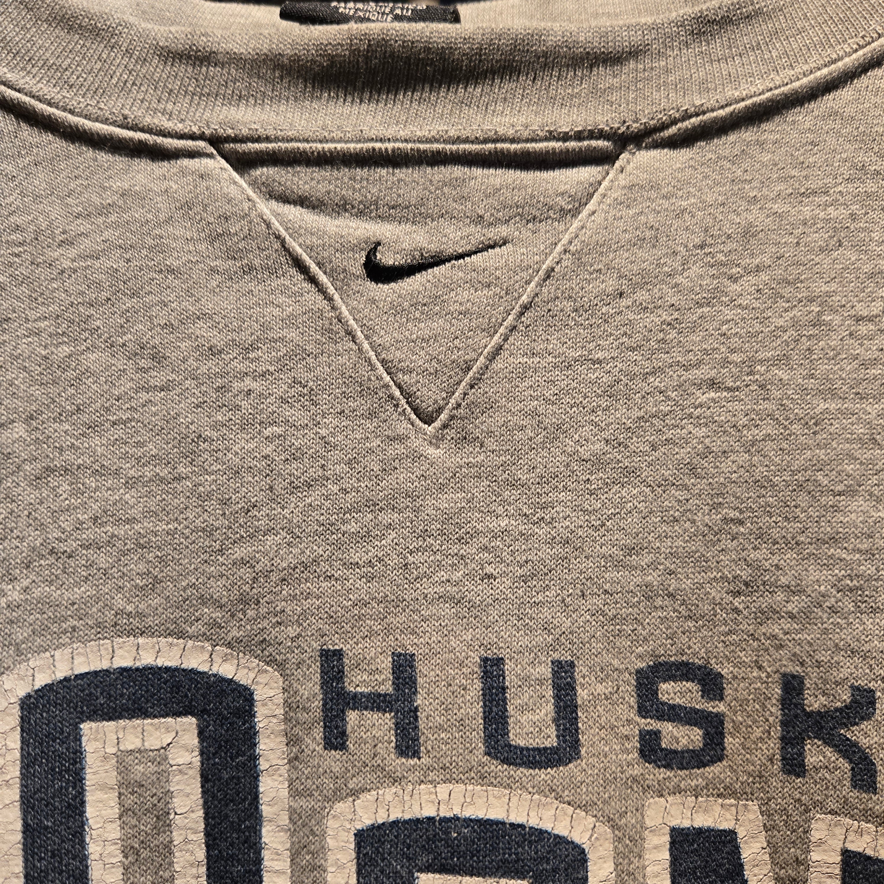 VTG Nike Uconn Connecticut Huskies Center Swoosh Gray Sweatshirt: Large
