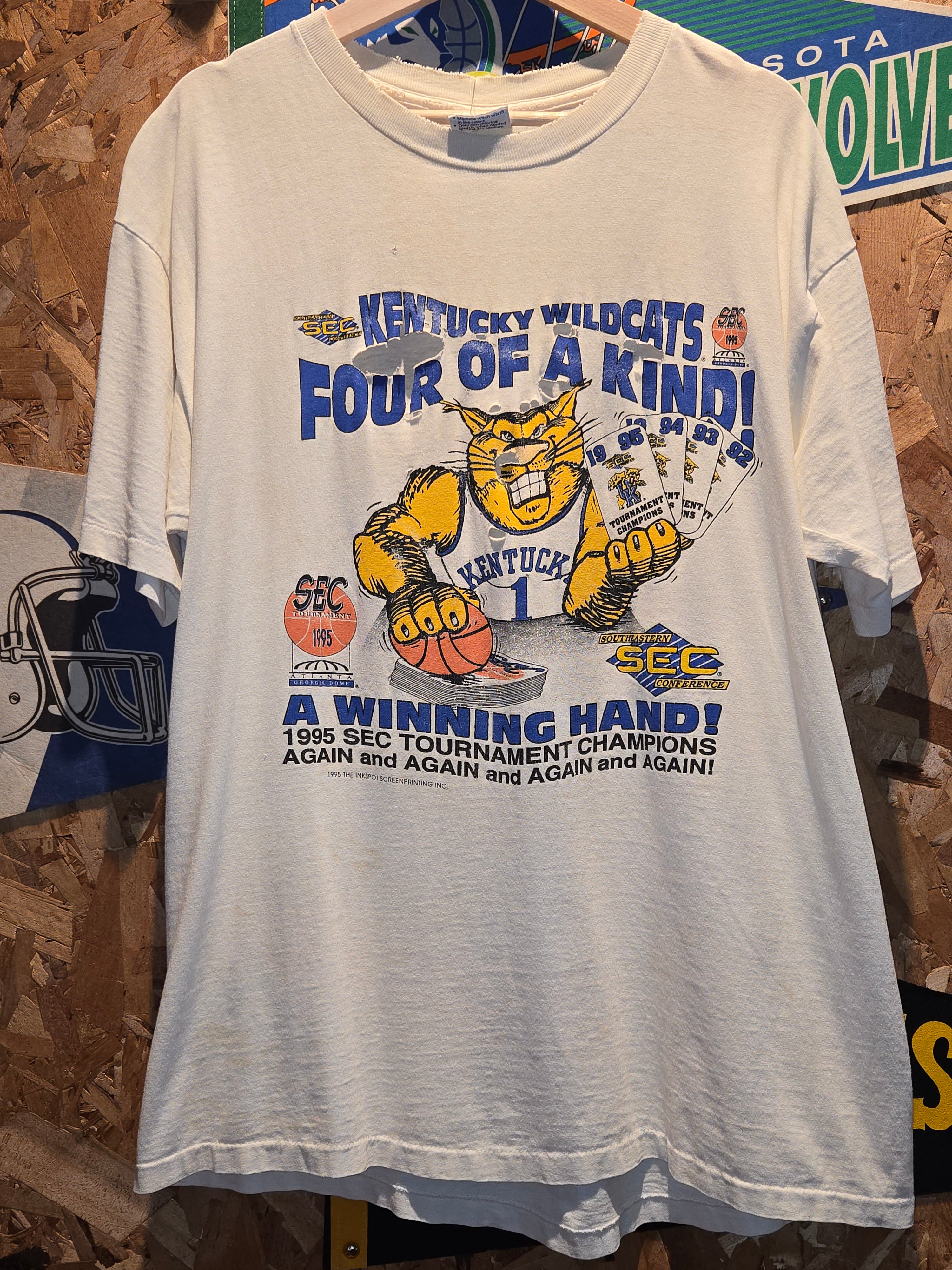 VTG 1995 Thrashed Kentucky Wildcats "Four of A Kind" Graphic T-Shirt :Large