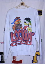 Load image into Gallery viewer, Vintage Freeze Garfield &amp; Odie We Run Things All Over Print White Crewneck Sweatshirt: M
