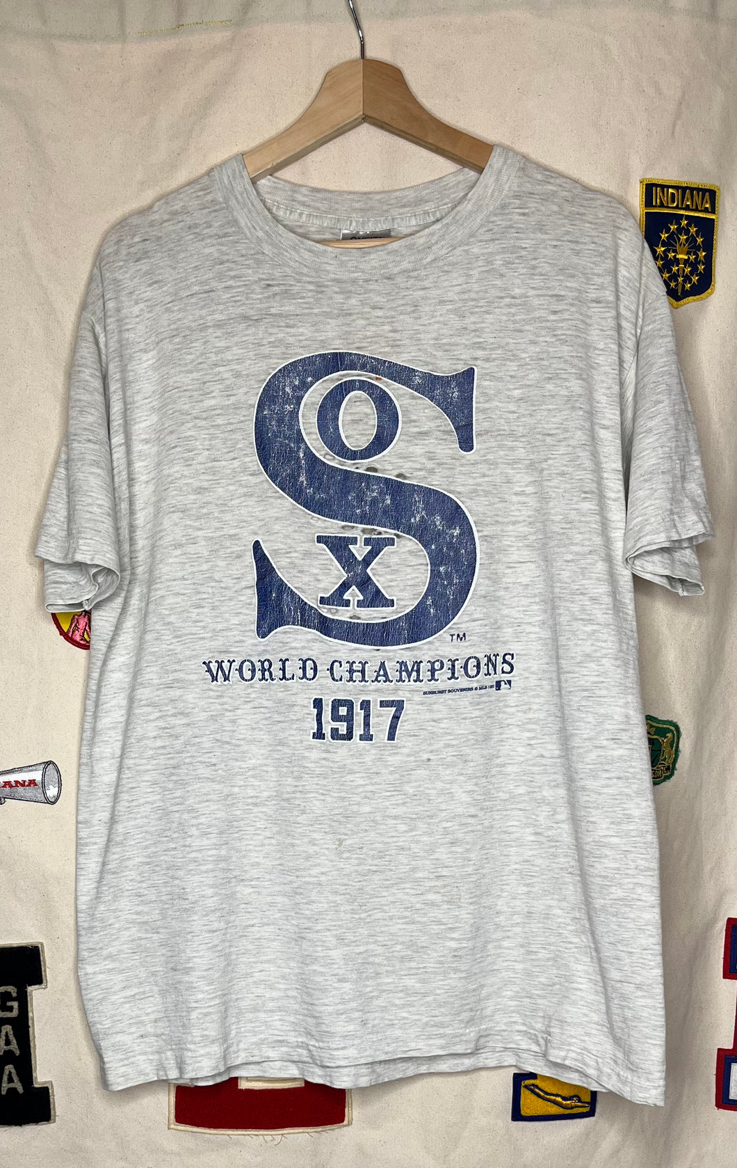1990 Chicago White Sox Thrashed T-Shirt: XL
