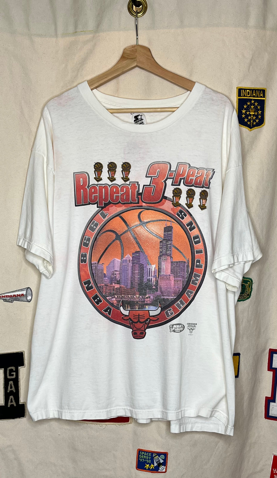 1998 Starter Chicago Bulls 3-Peat Championship T-Shirt: XL