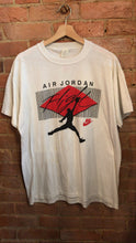 Load image into Gallery viewer, Nike Air Jordan Flight T-shirt: L
