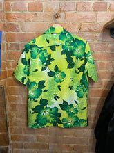 Load image into Gallery viewer, 70s Holo-Holo Green Hawaiian Button-Up Shirt: Small
