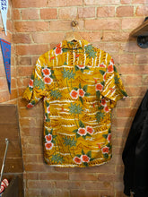 Load image into Gallery viewer, 70s Penneys Hawaiian Button-Up Shirt: Medium
