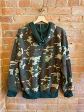 Load image into Gallery viewer, Vintage Camo Zip-up Hoodie: M
