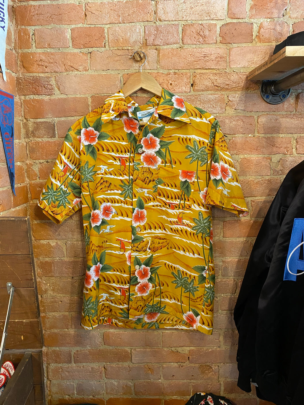 70s Penneys Hawaiian Button-Up Shirt: Medium