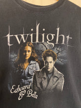Load image into Gallery viewer, Vintage Twilight Edward &amp; Bella T-Shirt: XL
