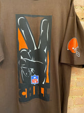 Load image into Gallery viewer, Cleveland Browns Chill Peace Sign T-Shirt: XXL
