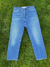 Load image into Gallery viewer, Vintage Guess Classic Denim: 34X30
